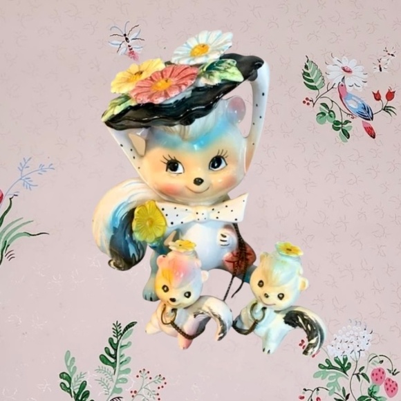 Lipper and Mann Other - Vintage Lipper and Mann Skunk Mama and chain babies